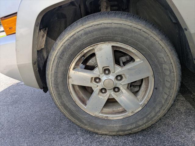 used 2008 Jeep Commander car, priced at $3,598