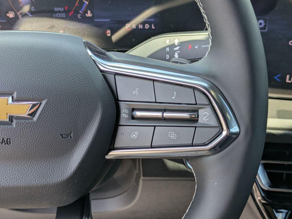new 2025 Chevrolet Traverse car