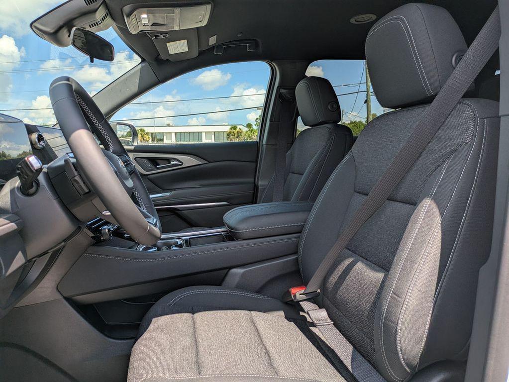 new 2025 Chevrolet Traverse car