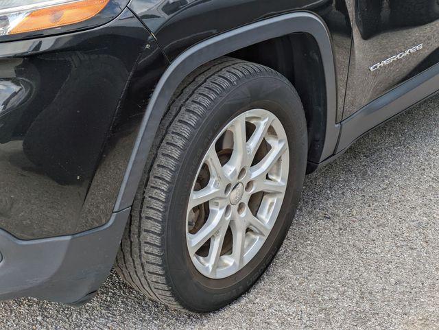 used 2015 Jeep Cherokee car, priced at $10,278