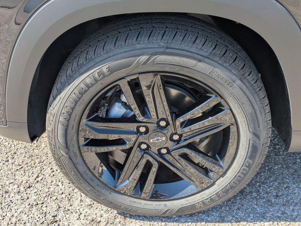 new 2025 Chevrolet Trax car, priced at $26,955
