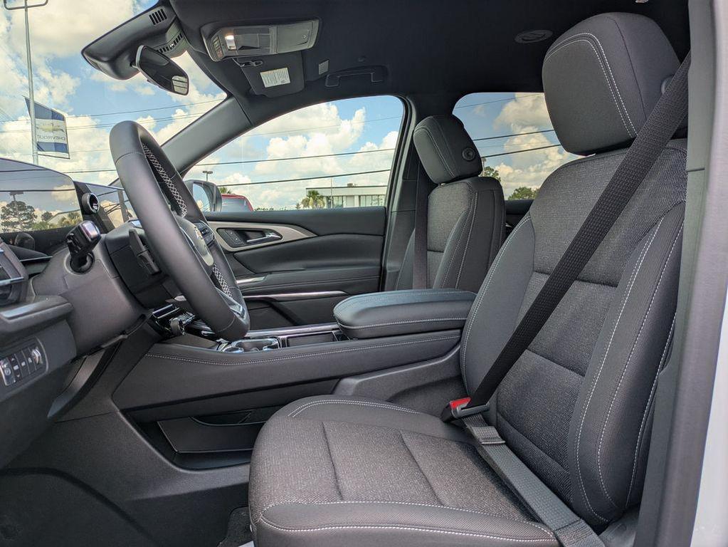 new 2025 Chevrolet Traverse car