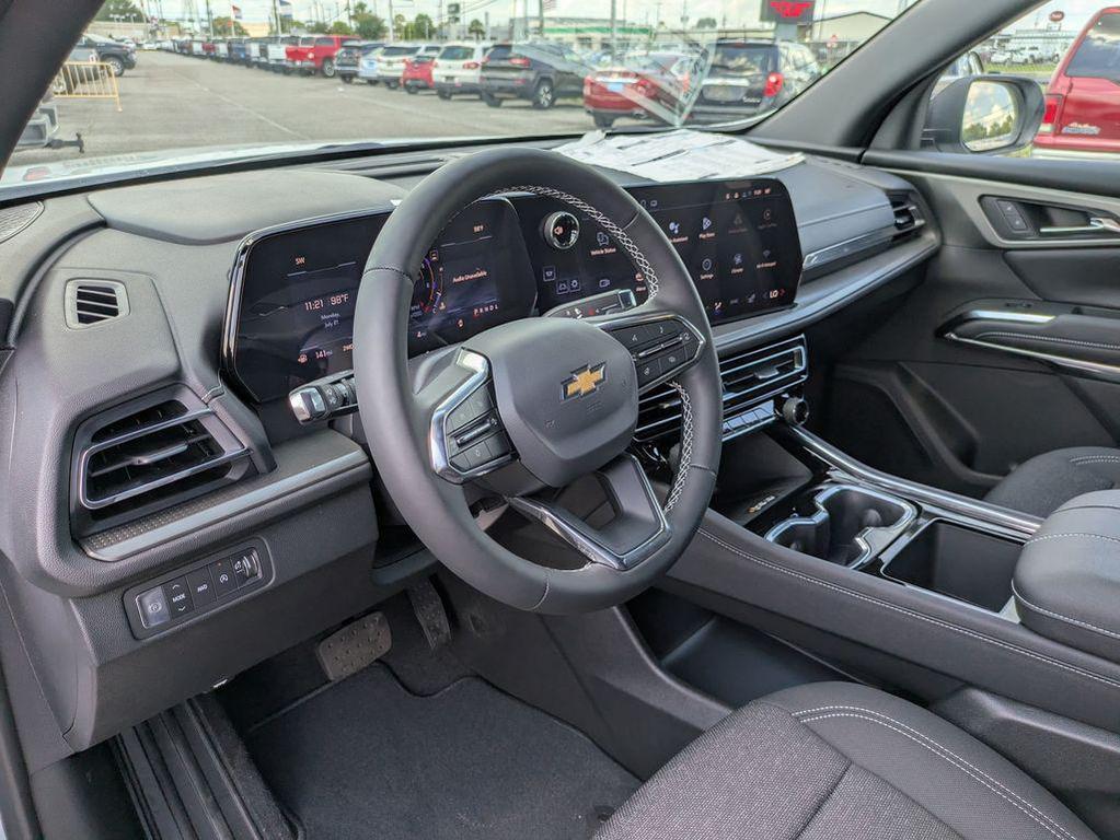 new 2025 Chevrolet Traverse car