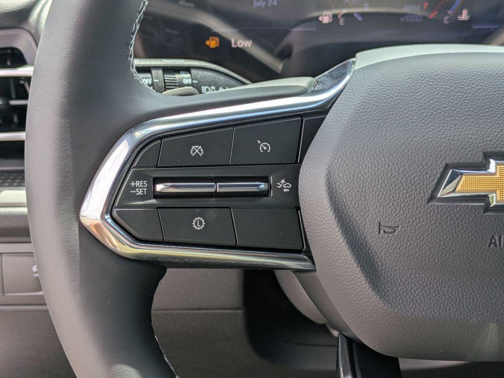 new 2025 Chevrolet Traverse car