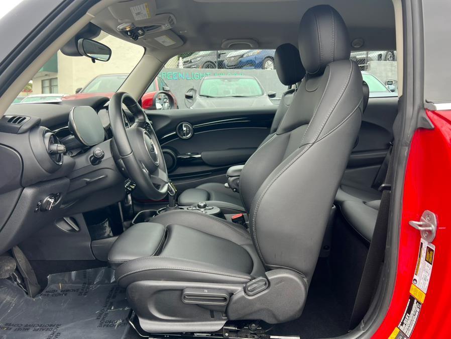 used 2023 MINI SE Hardtop car, priced at $18,900