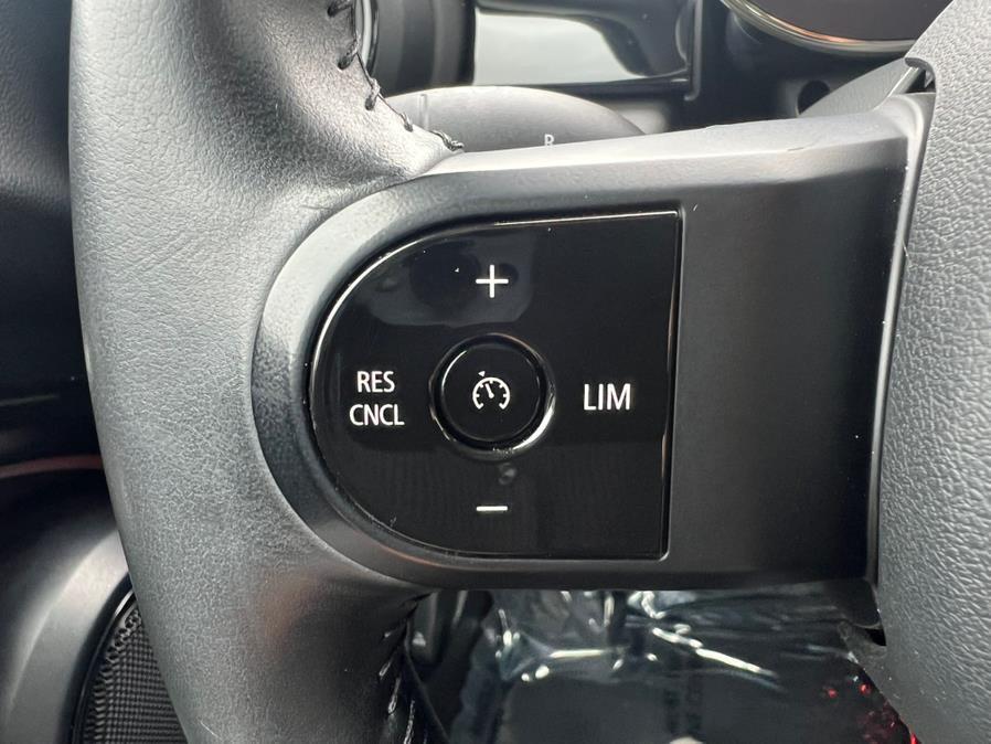 used 2023 MINI SE Hardtop car, priced at $18,900