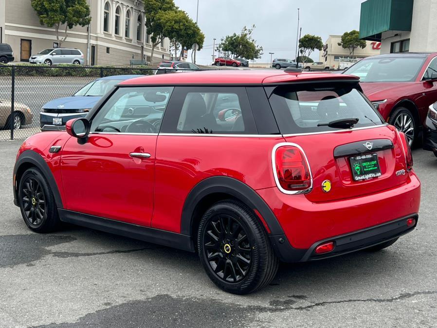 used 2023 MINI SE Hardtop car, priced at $18,900