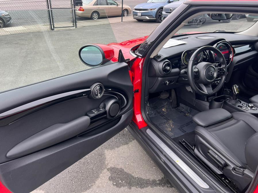 used 2023 MINI SE Hardtop car, priced at $18,900