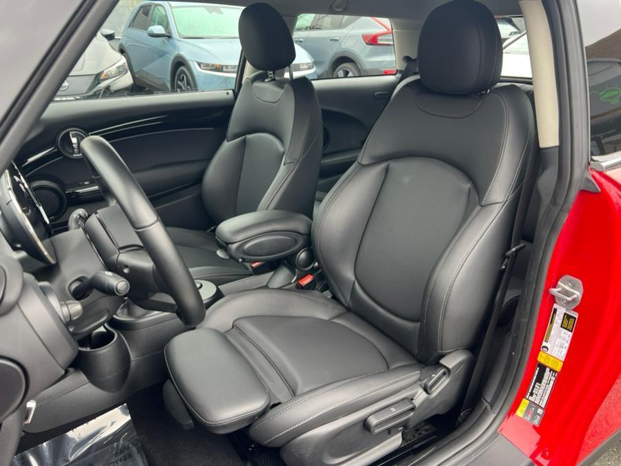 used 2023 MINI SE Hardtop car, priced at $18,900
