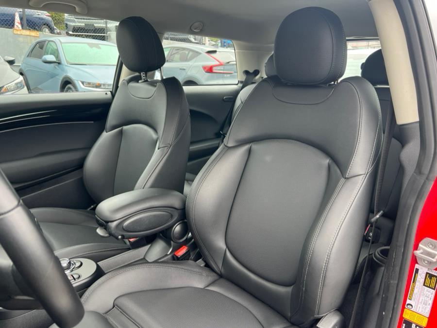used 2023 MINI SE Hardtop car, priced at $18,900