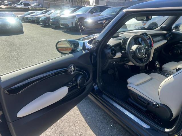 used 2022 MINI Hardtop car, priced at $18,400