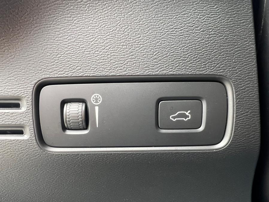used 2022 Volvo C40 Recharge Pure Electric car, priced at $27,400
