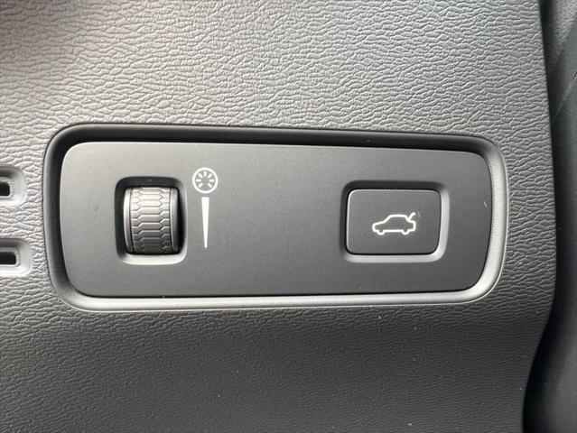 used 2022 Volvo C40 Recharge Pure Electric car, priced at $26,700