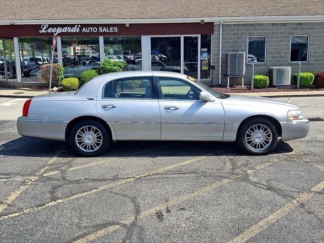 used 2009 Lincoln Town Car car, priced at $7,951