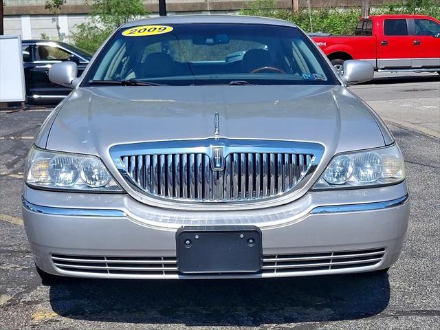 used 2009 Lincoln Town Car car, priced at $7,951