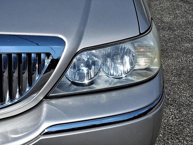 used 2009 Lincoln Town Car car, priced at $7,951