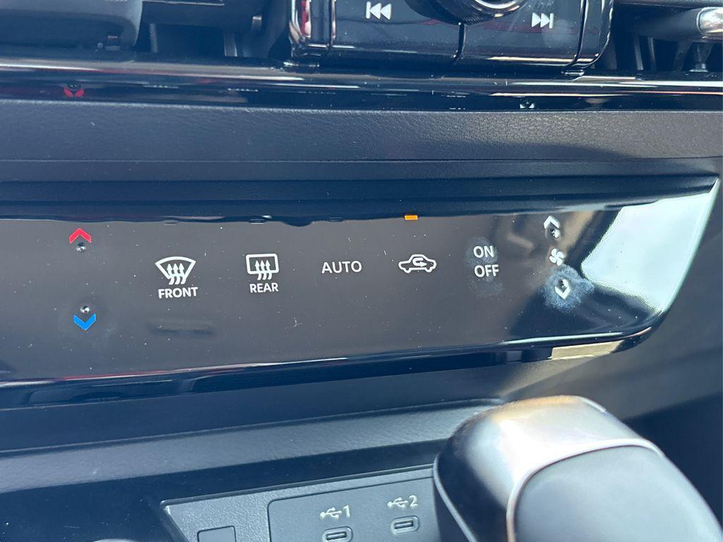 new 2025 Nissan Kicks car, priced at $30,264
