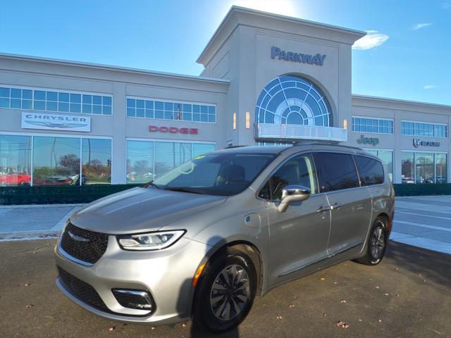 used 2021 Chrysler Pacifica Hybrid car, priced at $33,400