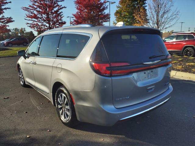 used 2021 Chrysler Pacifica Hybrid car, priced at $33,400