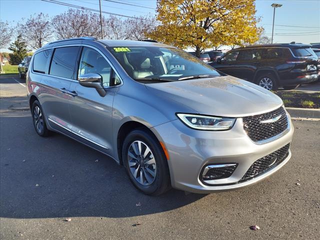 used 2021 Chrysler Pacifica Hybrid car, priced at $33,400