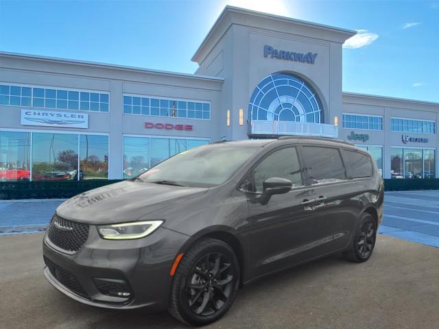 used 2022 Chrysler Pacifica car, priced at $37,000