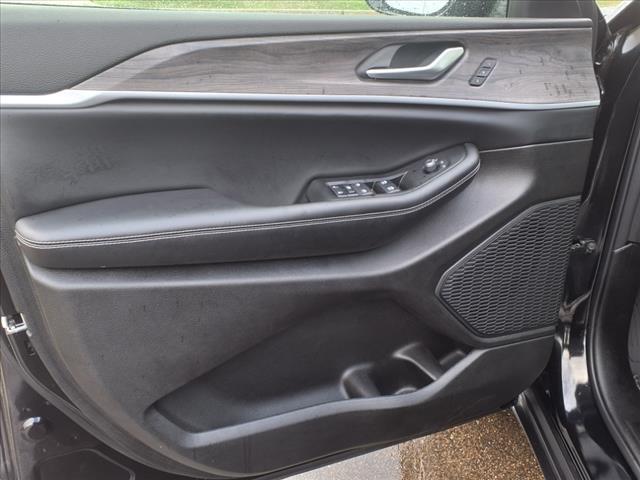 used 2023 Jeep Grand Cherokee car, priced at $35,900