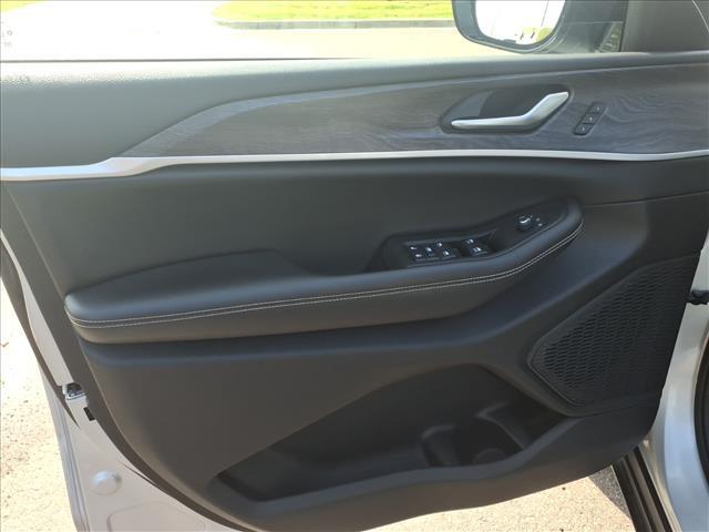 used 2023 Jeep Grand Cherokee car, priced at $33,400