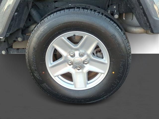 used 2022 Jeep Gladiator car, priced at $27,585