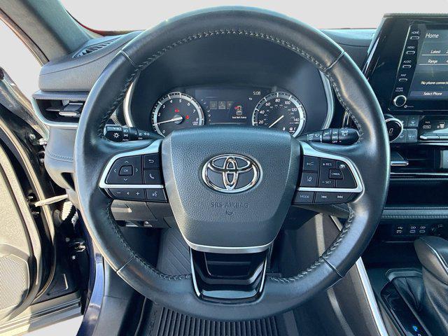 used 2022 Toyota Highlander car, priced at $37,987