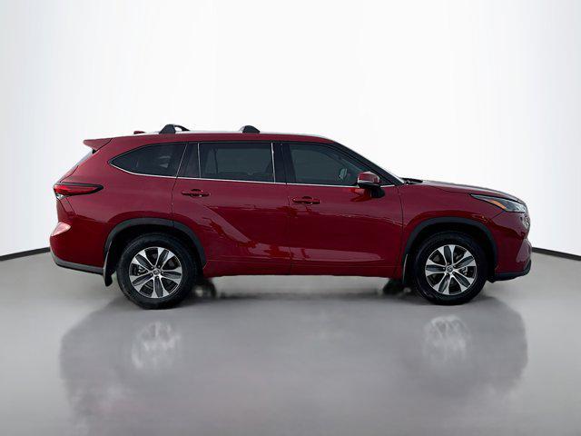 used 2022 Toyota Highlander car, priced at $39,987