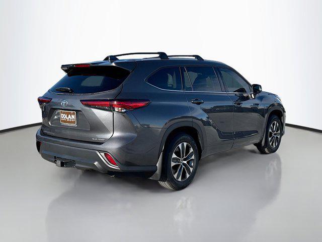 used 2022 Toyota Highlander car, priced at $39,497