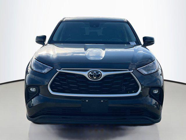 used 2023 Toyota Highlander car, priced at $32,497