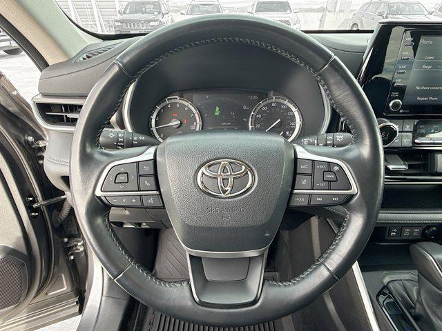 used 2022 Toyota Highlander car, priced at $33,987