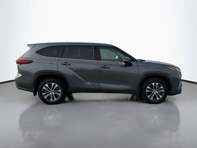 used 2022 Toyota Highlander car, priced at $33,987