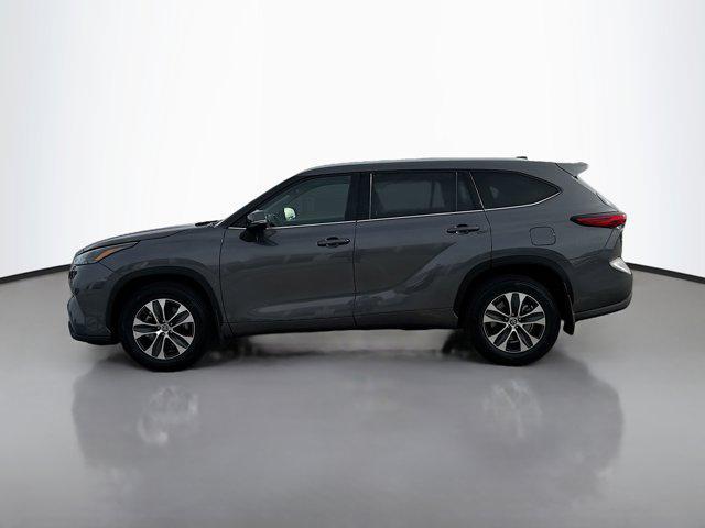 used 2022 Toyota Highlander car, priced at $33,987