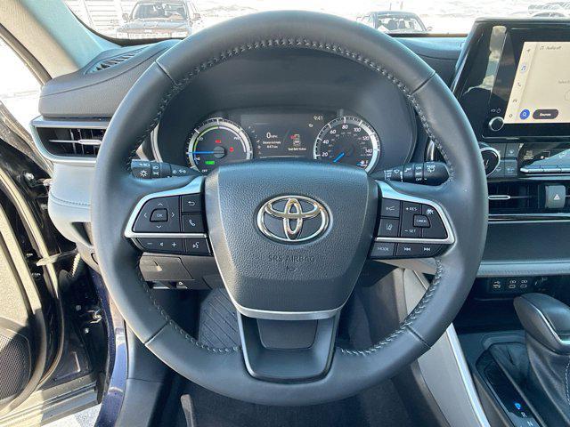 used 2023 Toyota Highlander Hybrid car, priced at $43,999