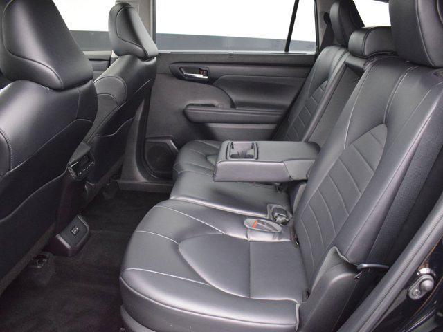 used 2022 Toyota Highlander car, priced at $33,190