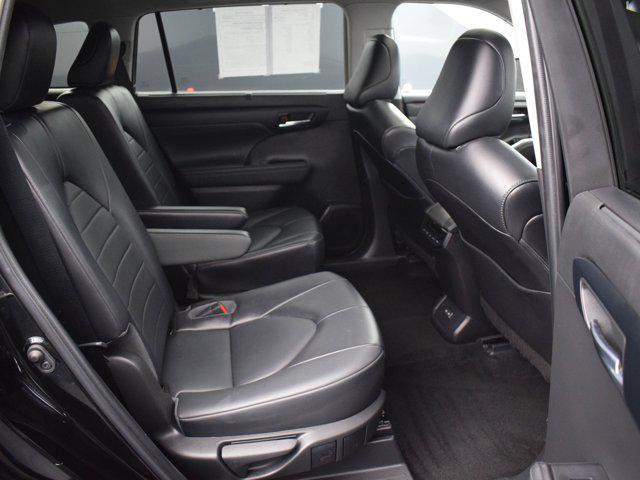 used 2022 Toyota Highlander car, priced at $31,990
