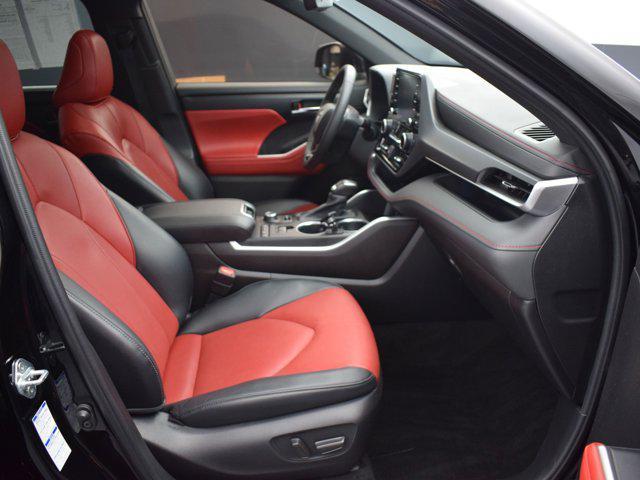 used 2022 Toyota Highlander car, priced at $40,490