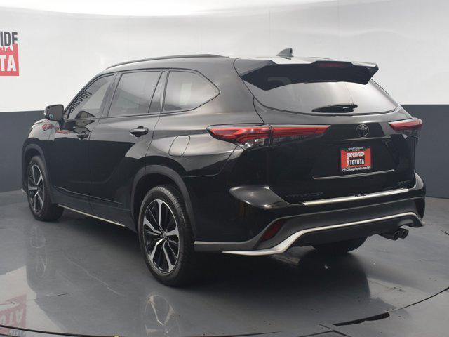 used 2022 Toyota Highlander car, priced at $40,490