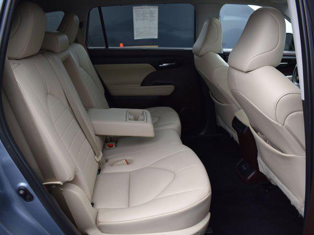 used 2021 Toyota Highlander car, priced at $32,490