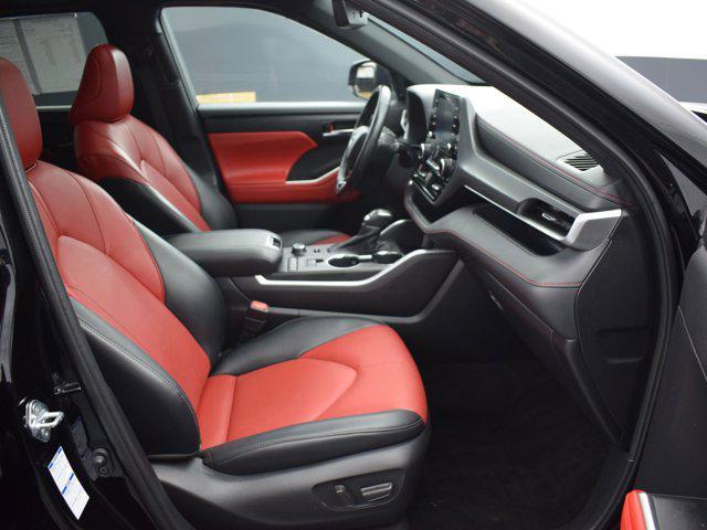 used 2022 Toyota Highlander car, priced at $38,990