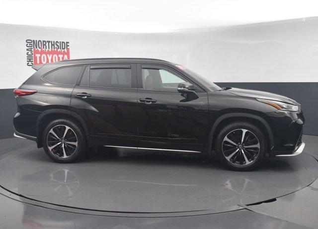 used 2022 Toyota Highlander car, priced at $38,990