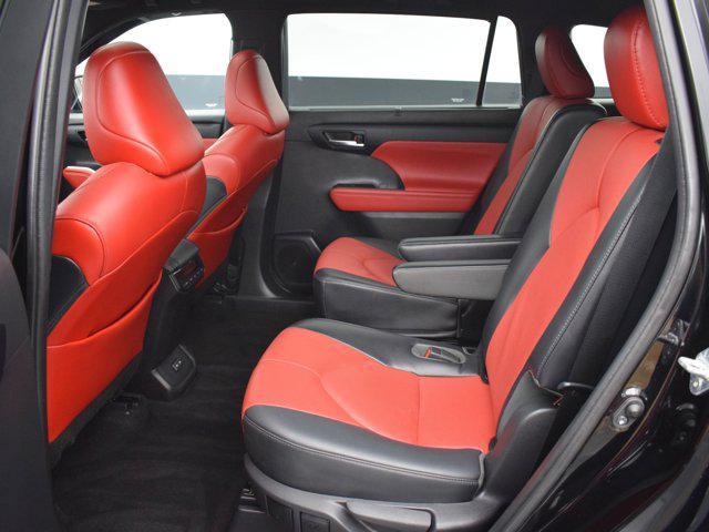 used 2022 Toyota Highlander car, priced at $38,990