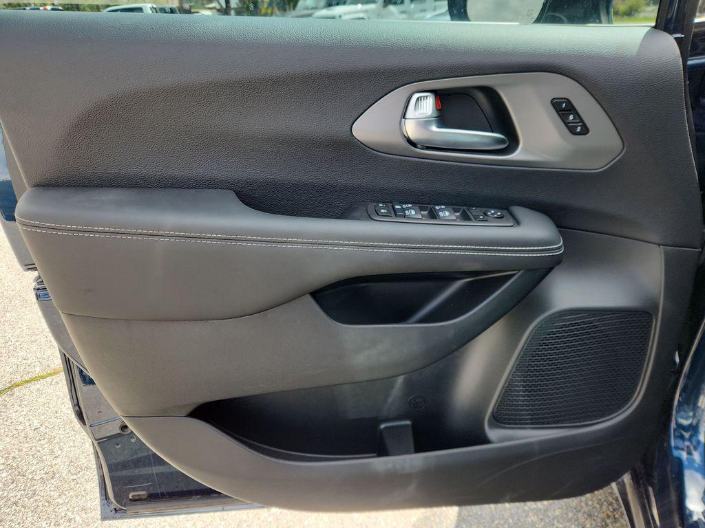 new 2025 Chrysler Pacifica car, priced at $44,757