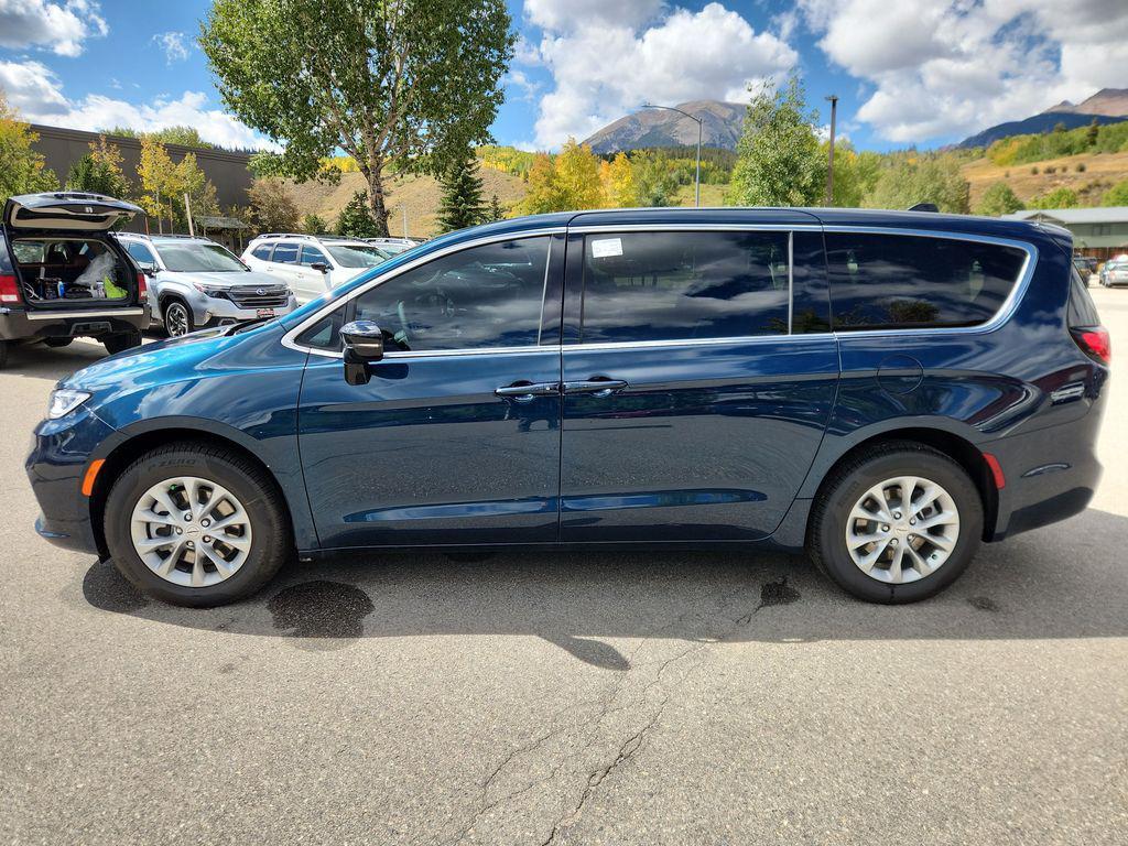 new 2025 Chrysler Pacifica car, priced at $44,757