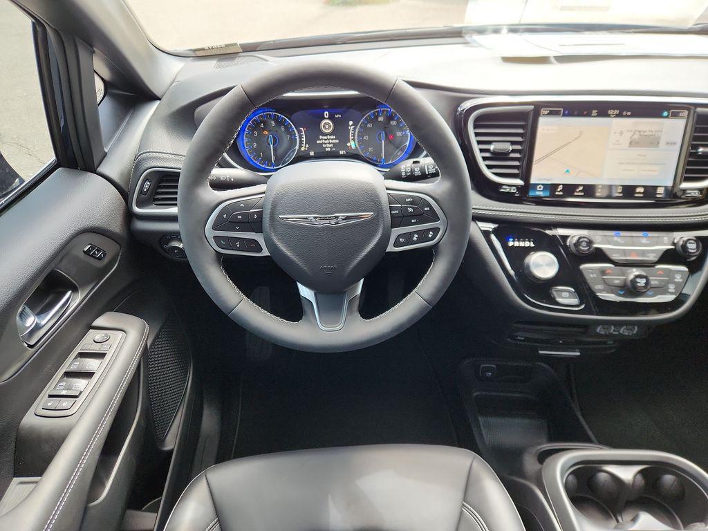 new 2025 Chrysler Pacifica car, priced at $44,757