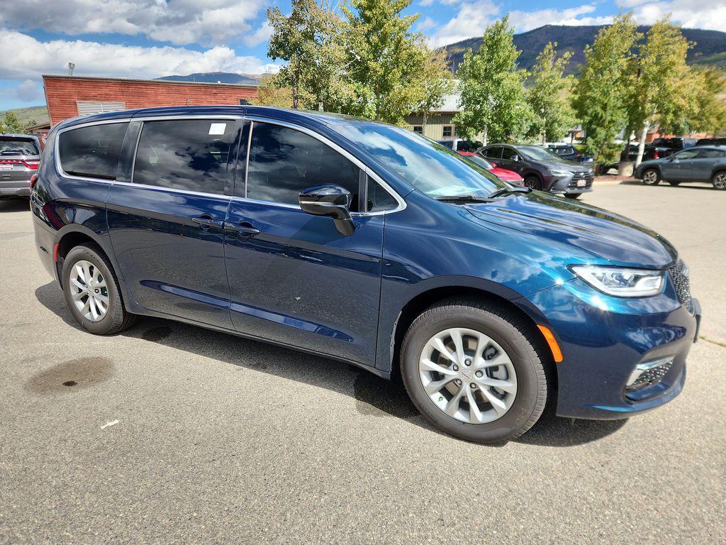 new 2025 Chrysler Pacifica car, priced at $44,757