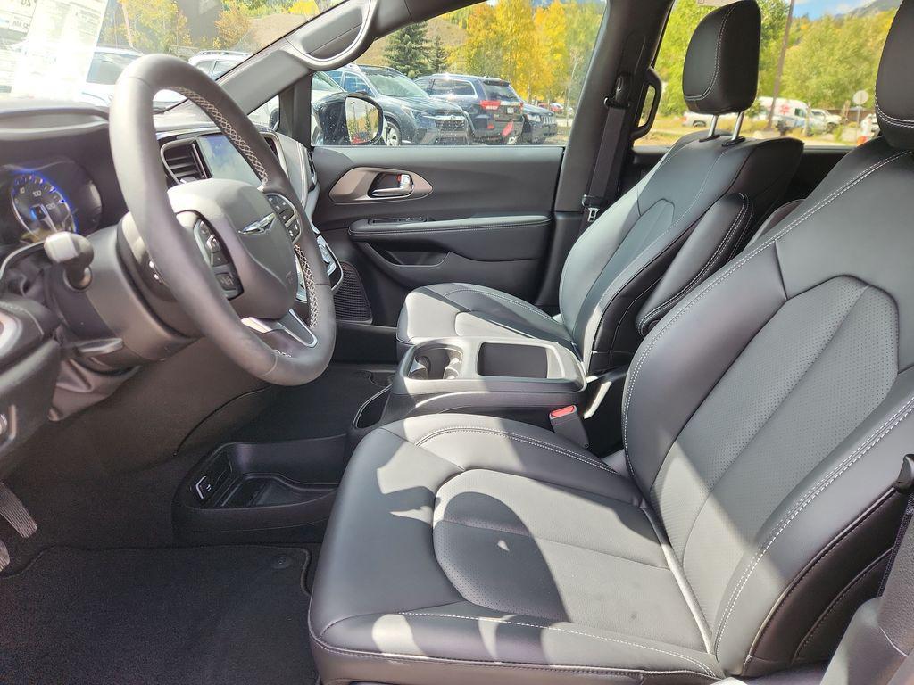 new 2025 Chrysler Pacifica car, priced at $44,757