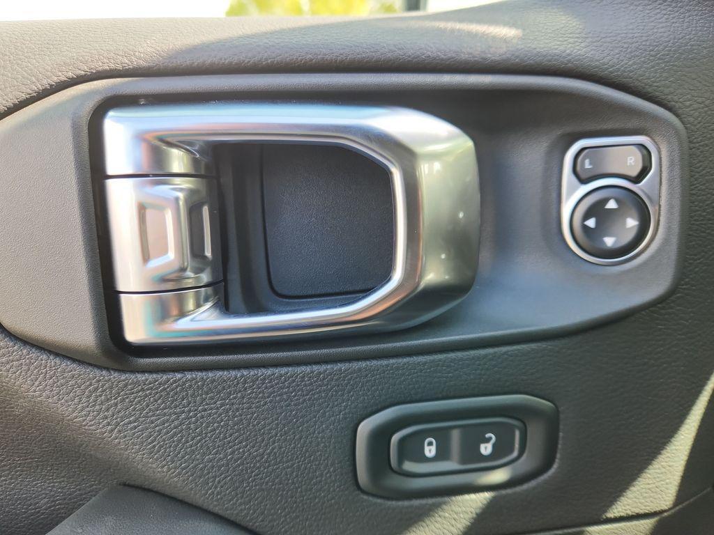new 2025 Jeep Wrangler car, priced at $70,532